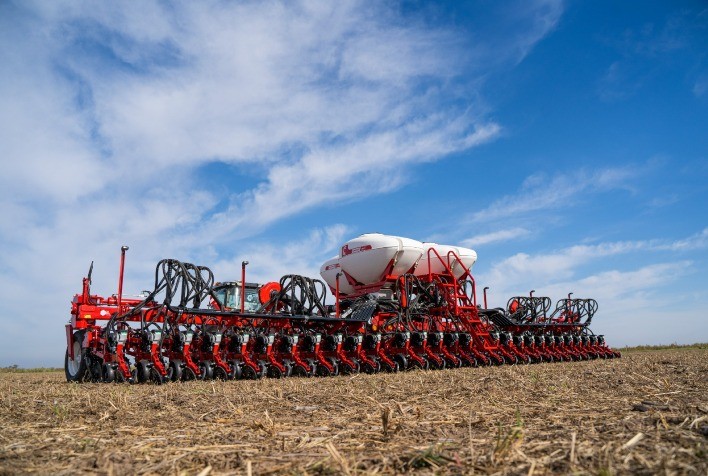 Crucianelli destaca plantadeira autotransportável para grandes áreas na Bahia Farm Show
