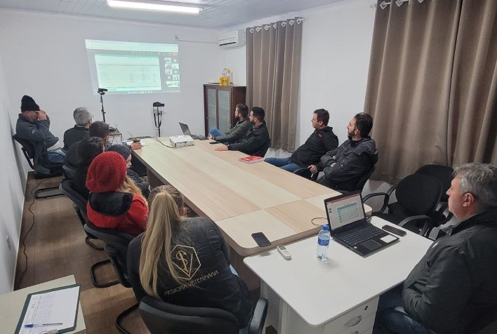 Projeto Campo Futuro discute custos e eficiência da produção de leite em Treze Tílias