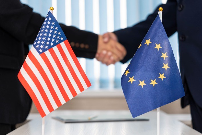 União Europeia preparada para aceitar tarifa fixa de 10% dos EUA, com condições, indica Handelsblatt