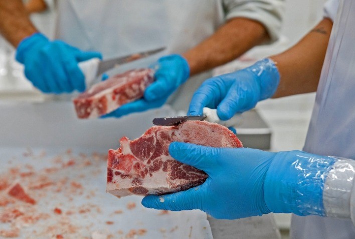 Tensão no Estreito de Ormuz pode afetar exportações de carne brasileira ao Oriente Médio, alerta especialista