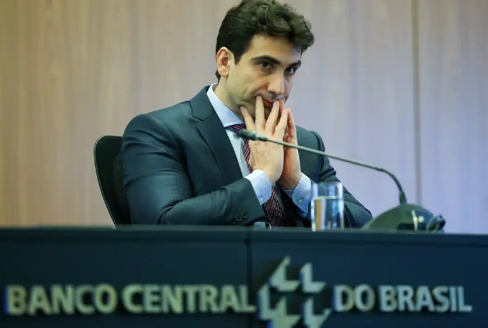 BC avalia manutenção da Selic em 15% com base em dados e descarta gatilho único para alta de juros, diz Galípolo