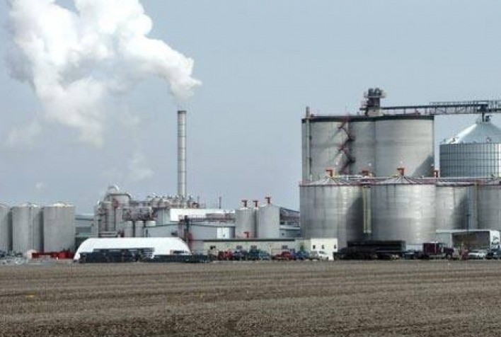 Produção de etanol recua nos EUA, mas estoques sobem na semana encerrada em 20 de junho