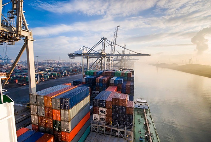 Nova tarifa dos EUA ameaça exportações brasileiras e pressiona o câmbio
