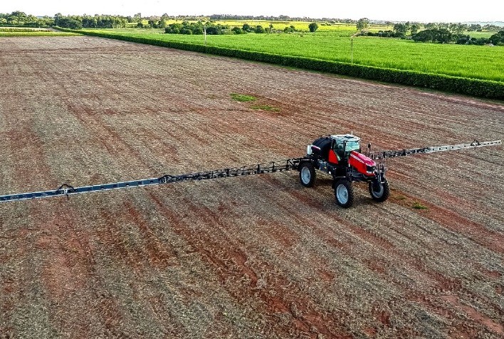 Tecnologia de precisão do pulverizador Massey Ferguson MF 500R revoluciona a rentabilidade no campo