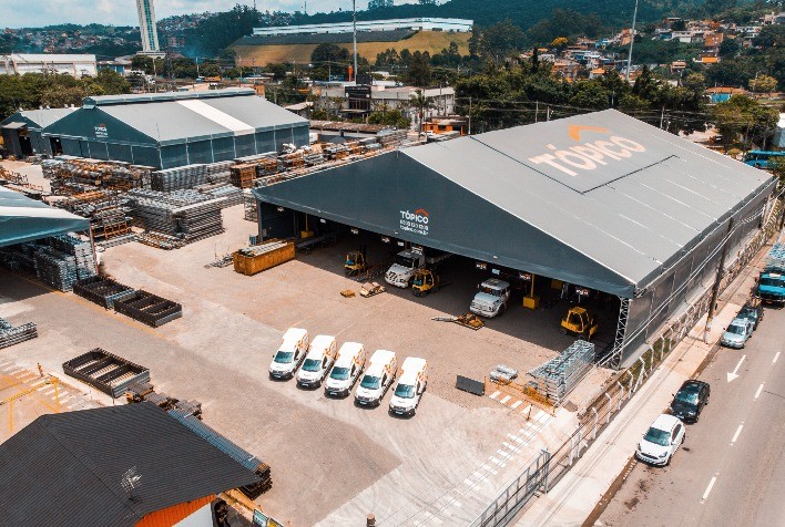 Indústria de máquinas e equipamentos cresce 24% e impulsiona demanda por galpões logísticos modulares