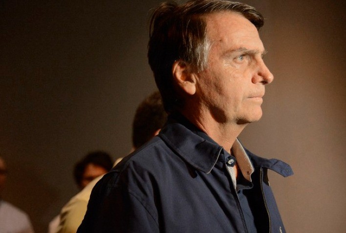 Defesa afirma que Bolsonaro cumpriu restrições do STF e solicita esclarecimentos sobre proibição nas redes sociais