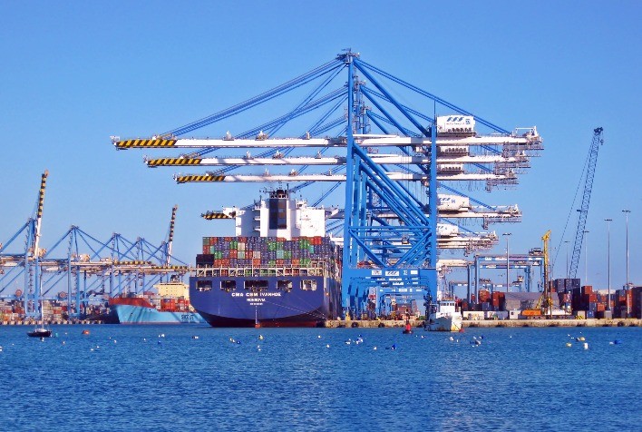 Exportadores brasileiros correm para antecipar embarques antes de tarifa de 50% nos EUA