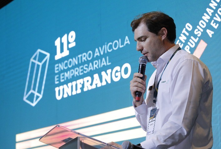 Avicultura brasileira projeta crescimento em 2025 com retomada das exportações e controle sanitário