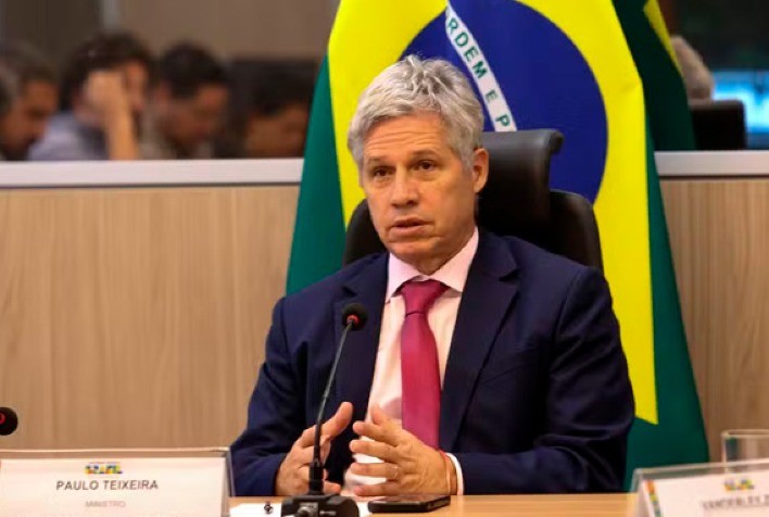 Governo brasileiro busca reduzir tarifas dos EUA sobre produtos nacionais e avalia alternativas para exportações afetadas