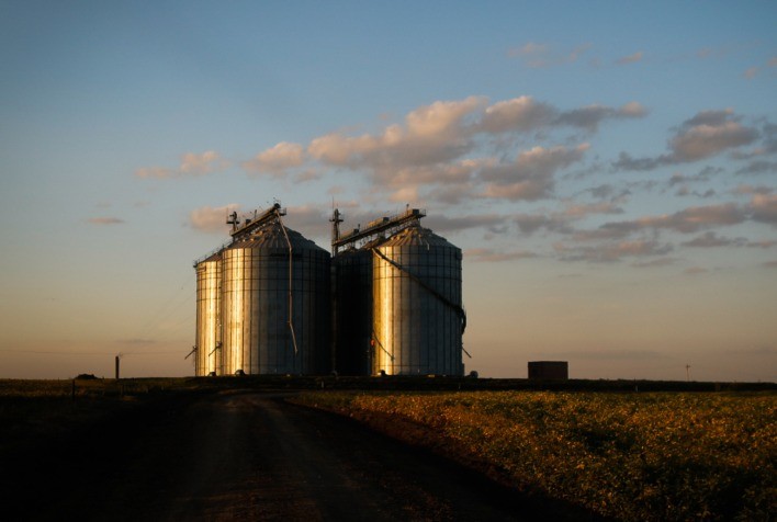 Falta de armazéns ameaça o futuro do agronegócio brasileiro, alerta especialista da Esalq/USP