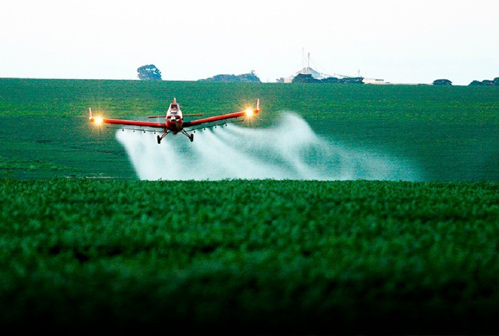 Do céu ao campo: aviões e sua influência no agronegócio