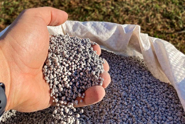 Alta nos fertilizantes pressiona produtores e encarece a safra 2025/26 no Brasil