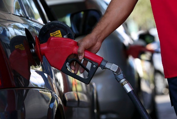 Gasolina cai 0,31% no início de agosto após nova mistura com etanol entrar em vigor