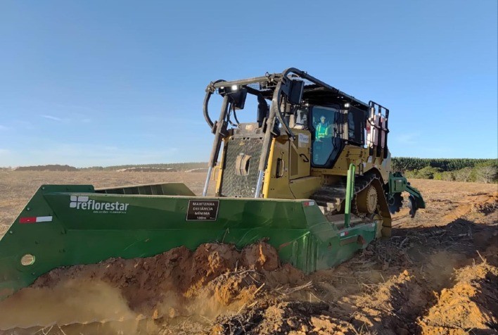 Reflorestar Avança em Silvicultura com Preparo de Solo Especializado em Três Marias