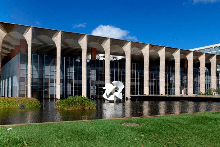 Brasil inicia processo de reciprocidade contra tarifas americanas de 50%