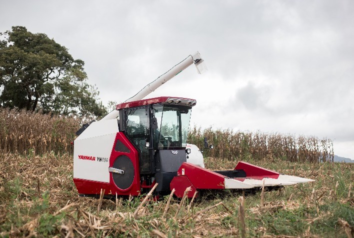 YANMAR lança colheitadeira cabinada YH 880 na Expointer 2025 e reforça portfólio para agricultura familiar