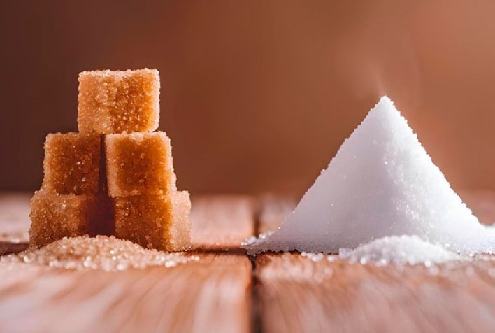 Mercado de açúcar: produção no Centro-Sul e câmbio derrubam preços em NY, enquanto Londres oscila