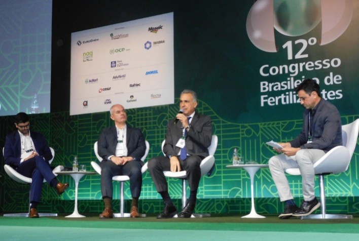 Acordo entre Mapa e setor privado busca melhorar negociação e inovação em fertilizantes