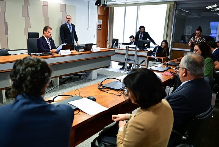 Brasil busca estratégia multissetorial para enfrentar sanções comerciais dos EUA