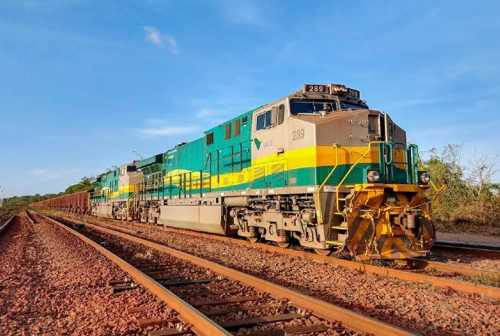 Vale e Wabtec firmam parceria inédita para testar uso de etanol em locomotivas da Estrada de Ferro Vitória a Minas