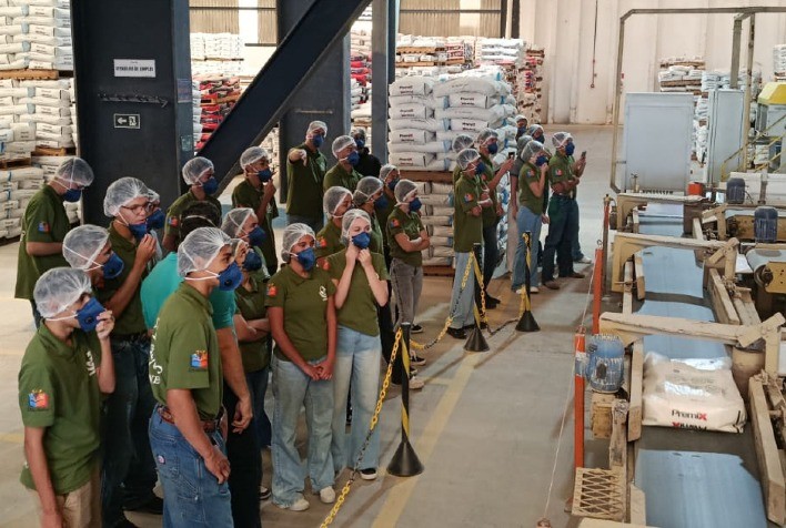 Indústria de ração em Presidente Prudente aproxima jovens do mercado de trabalho no Agronegócio