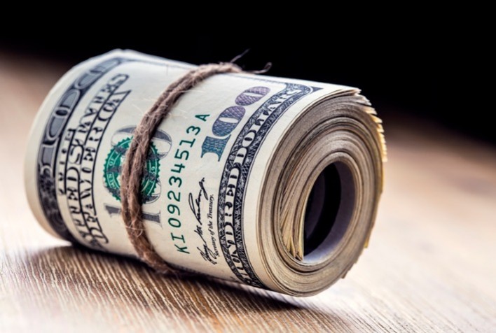 Dólar inicia o dia em queda com investidores atentos ao cenário internacional