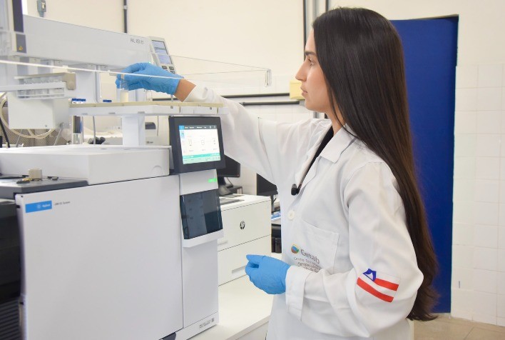 Pesquisa sobre mel de cacau projeta CETAB como referência em inovação agropecuária