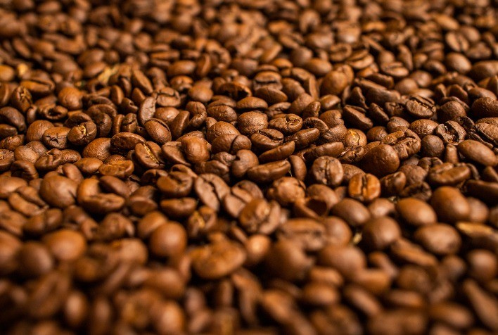 Preços do café caem nas bolsas internacionais com expectativa de alívio tarifário nos EUA