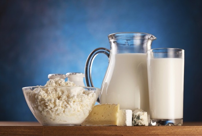 Excesso de oferta global pressiona preços do leite e reduz margens do produtor até 2026