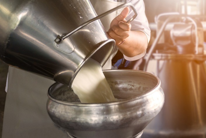 FAEP alerta para crise na pecuária leiteira: preço pago ao produtor não cobre custos de produção no Paraná