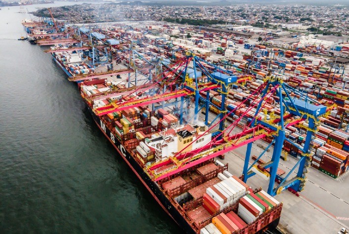 Entidades de exportadores e usuários de carga defendem leilão aberto do Tecon Santos 10