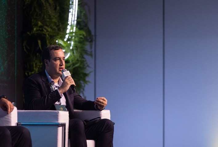 Acelen recebe aporte do Mubadala para projeto de biocombustível sustentável no Brasil