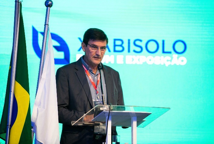 Gestão de Roberto Levrero fortalece diálogo e políticas públicas no setor de insumos agropecuários