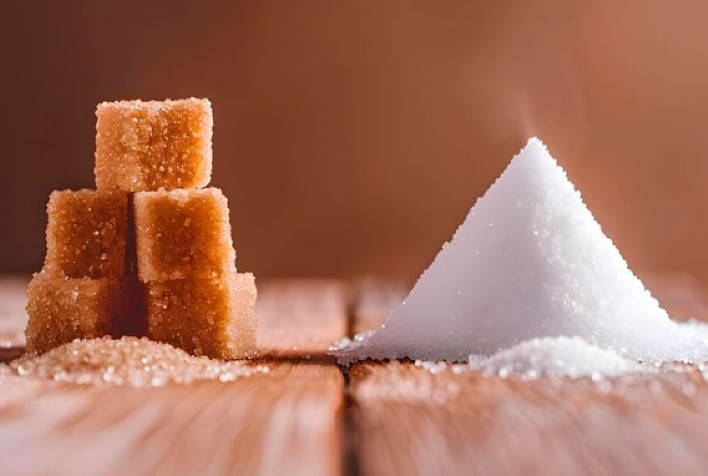 Açúcar recua nas bolsas internacionais com projeção maior da Conab e mercado global pressionado pela oferta