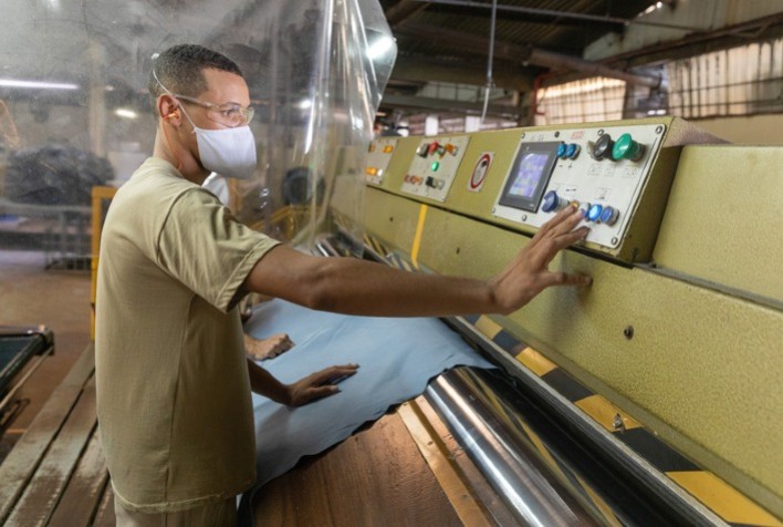 JBS transforma resíduos de couro em fertilizantes na Itália e reforça economia circular