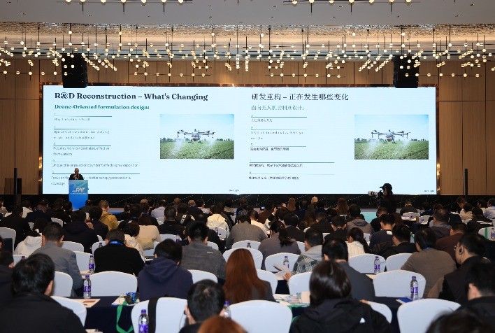 Brasil se destaca em congresso global na China com avanços em formulações agroquímicas