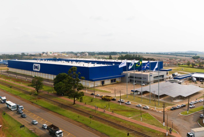 FGV aponta JBS como líder em distribuição de riqueza e salários no Brasil em 2024