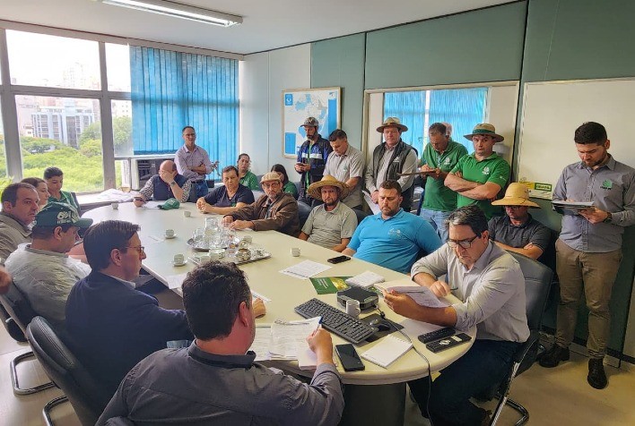 MAPA e MDA discutem políticas de apoio a produtores com Fetag e Federarroz em Porto Alegre