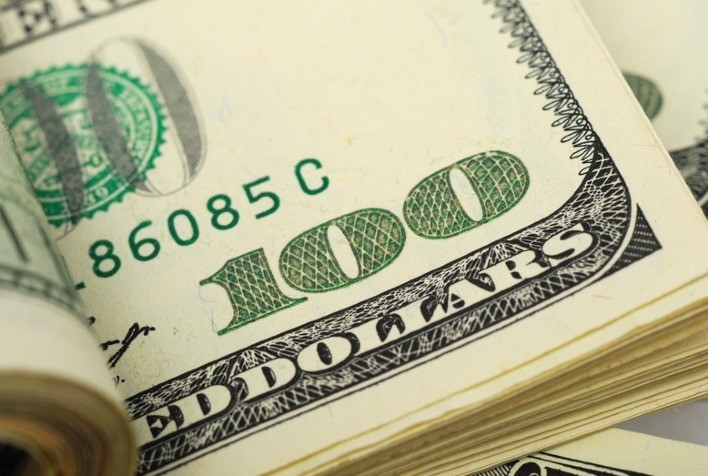 Dólar sobe com inflação dos EUA e incertezas políticas no Brasil; Ibovespa mantém estabilidade