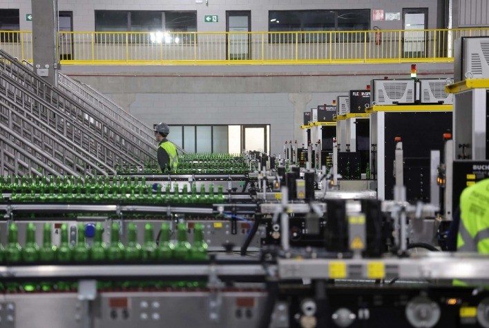 Ambev investe R$ 1 bilhão em nova fábrica de garrafas e consolida o Paraná como polo nacional de produção