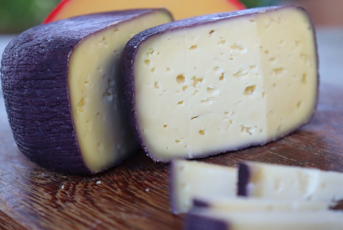 Queijos lideram alta de preços em novembro, enquanto leite e arroz ficam mais baratos no Brasil