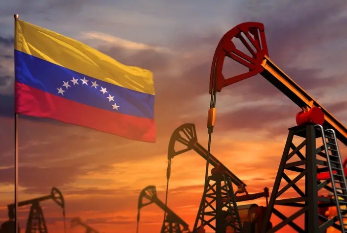 Produção de Petróleo da Venezuela Cresce, mas Infraestrutura e Sanções Limitam Expansão