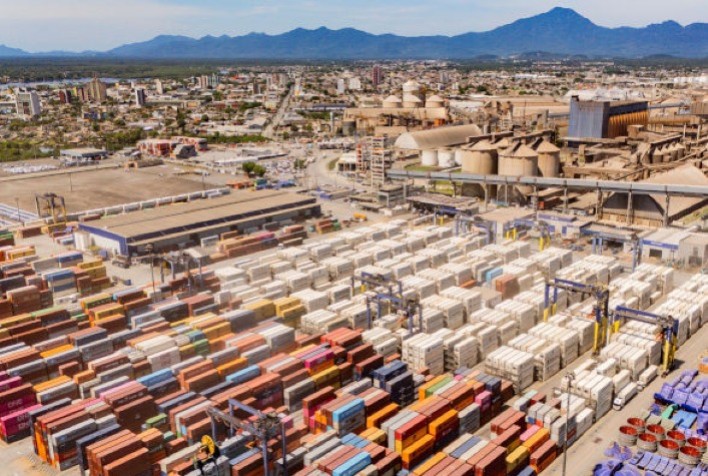 Portos do Paraná batem recorde histórico com mais de 1,6 milhão de contêineres movimentados em 2025