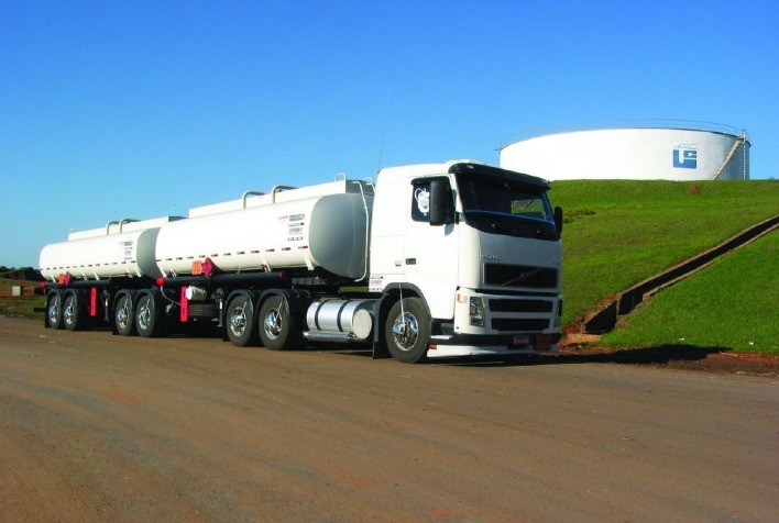 Tributação e gargalos logísticos ainda limitam competitividade do etanol no Brasil, aponta estudo da Esalq-Log