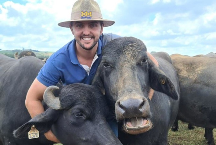 Produtor Rural se Torna Influencer e Desmistifica a Vida com Búfalos em Minas Gerais