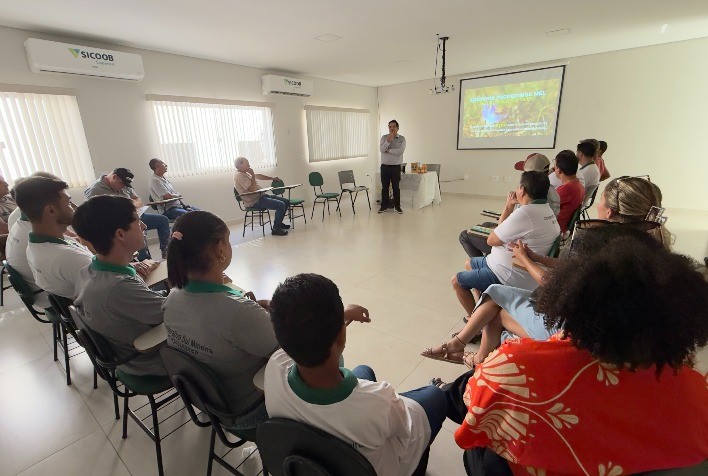 Sebrae Minas promove capacitação de apicultores do Sul do estado para fortalecer produção e cooperativismo