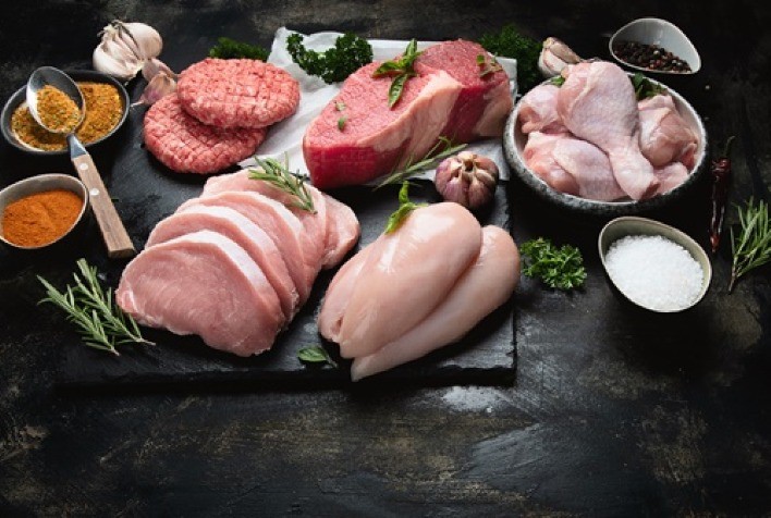 Preços das carnes em 2026: frango perde competitividade frente à suína, mas segue mais barato que a bovina