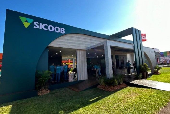 Sicoob movimenta mais de R$ 3,2 bilhões em três dias de Show Rural Coopavel e projeta R$ 4 bilhões até o fim do evento