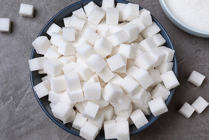 Açúcar volta ao patamar de US$ 400 em Londres com alta expressiva; usinas brasileiras apostam no etanol para reequilibrar o mercado