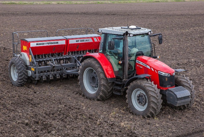 Mecanização especializada eleva eficiência na produção de arroz irrigado no Brasil